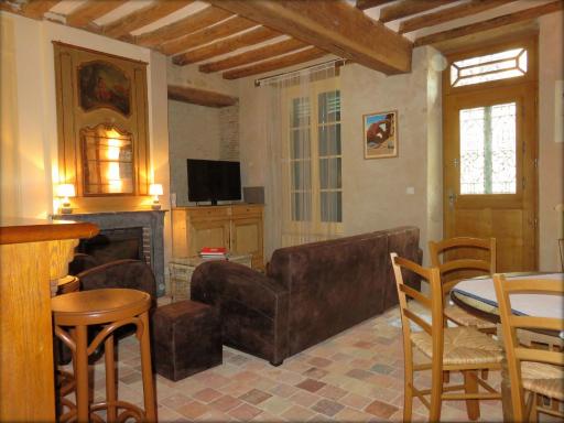 Maison de charme avec jardin à Montmirail - Rénovation 18e siècle, proche église, 2h de Paris - FR-1-410-211 - Hizvo