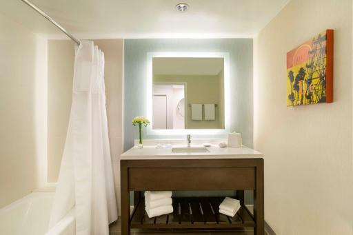 Hyatt Regency Newport Beach - Housity