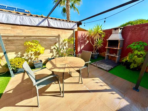1 Casa y jardín - House & Garden -Gran Alacant Beach - Housity