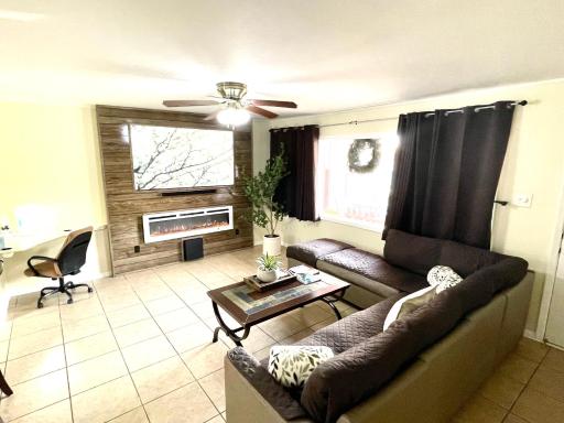 BnB 3bedroom 2bath 3Mins to Fort Bliss or ELPAirport PetsOK Washer Dryer - Housity