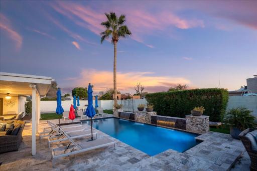 Simplistic Excellence - Housity