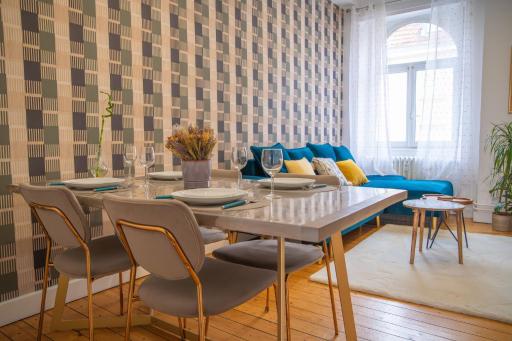 Plumeria - Grand Appartement 75m2 - Au calme - Proche Gare, Nouvelle Ville - Parking Public Gratuit - 2 Chambres - 4 Lits séparés - Housity