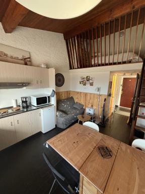 Duplex rénové dans résidence privé proche de toutes commodités place de parking inclu - Housity