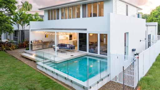 Ocean House - 4 BR with Media Room & Private Pool - 100m to Beach - Housity