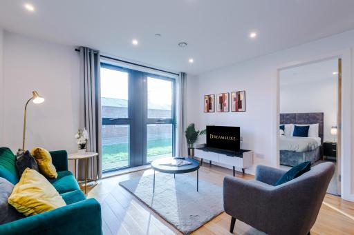 The Sterling Suite - Free Parking, Fast Wifi, Modern, Close to Broad Street, City Center - Housity