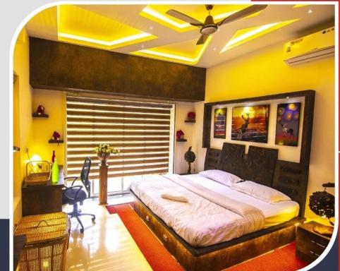 The Royal Moon - Housity