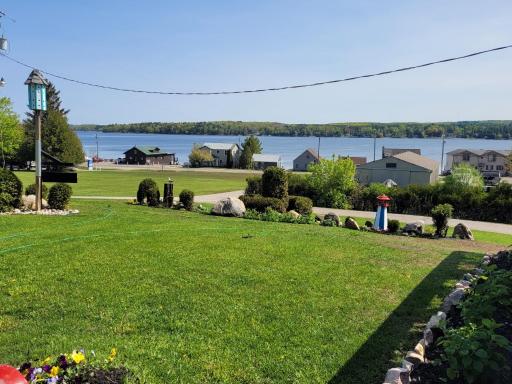 Shore Beats Work - Housity