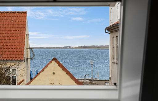 Travel Proud Gorgeous Home In Løgstør - Housity