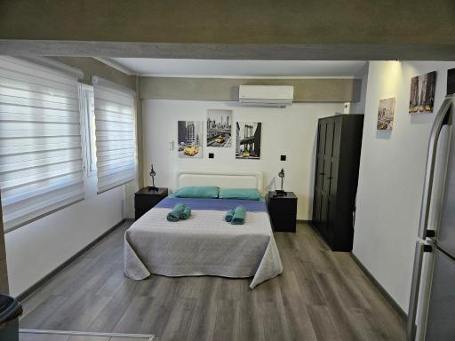 IOANNOU COURT - Black & White STUDIO - Housity