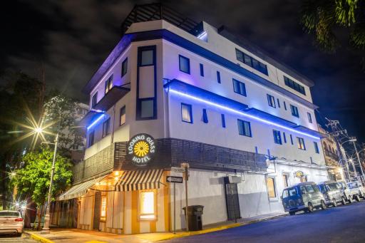 The Looking Glass Hotel - Housity