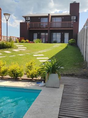 Duplex familiar con pileta en zona parque - Housity