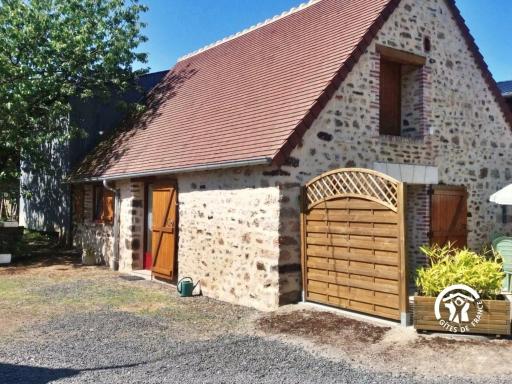 Gîte Sainte-Suzanne-et-Chammes, 2 pièces, 2 personnes - FR-1-600-158 - Housity
