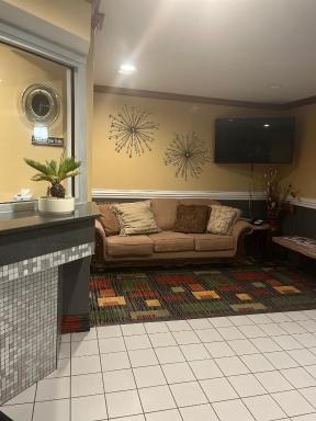 Regency Inn & Suites - Housity
