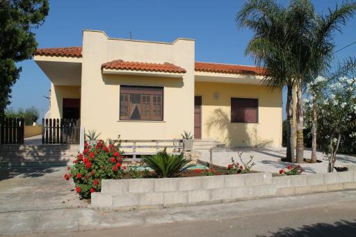 Casa Vacanze Daniela Torre Suda - Housity