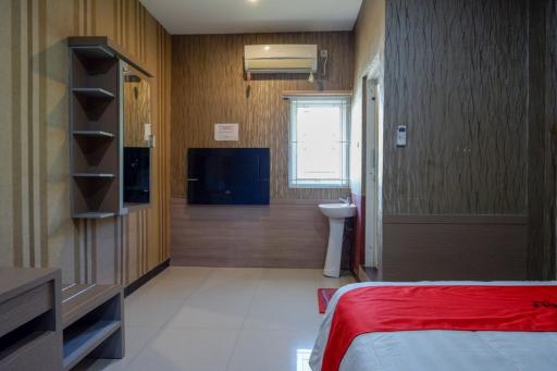 RedDoorz at Jalan Emmy Saelan Palu - Housity
