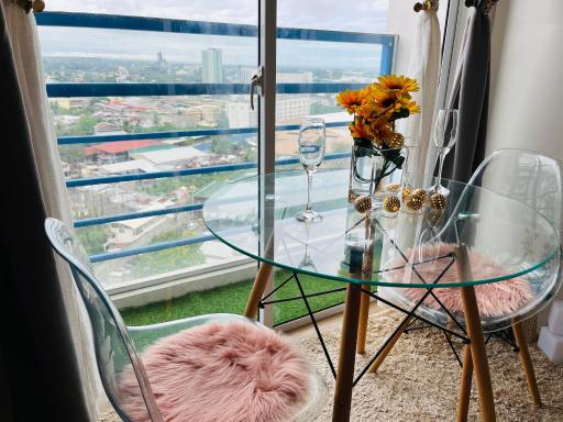 The Elevated Abode - ComfyCosy Studio at The Loop - Housity