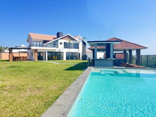Residencia Exclusiva y Privada - Con Vistas Increíbles - Housity