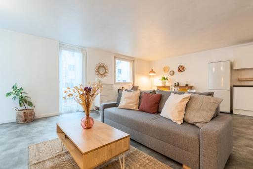 Spacious apartment w private parking in Old Lille - Housity