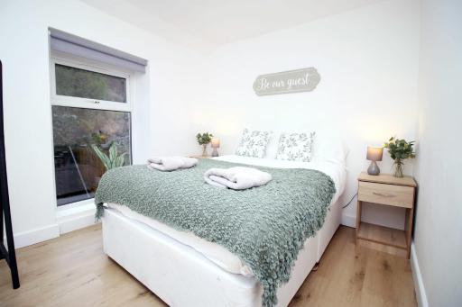 Alma Cottage by StayStaycations - Housity