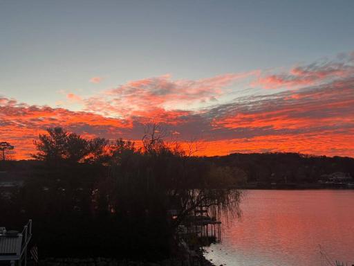 Amazing View Lake Retreat! - Housity