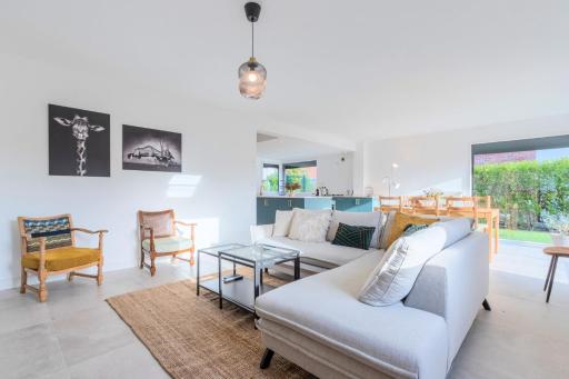 Beautiful 4 bedroom house with parking and garden - Housity