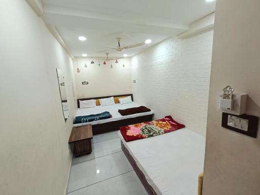 Hotel ST INN - Housity