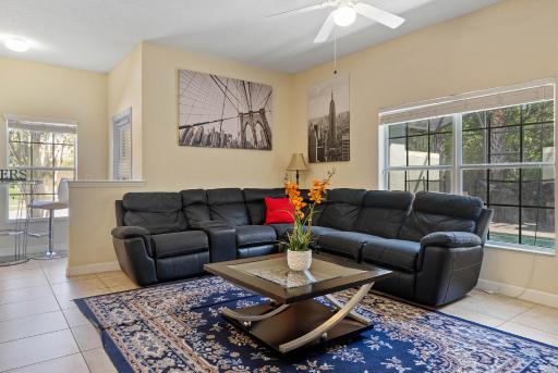 5 Bedrooms - 4 Bathrooms - Paradise Palms 2979 Bp - Housity