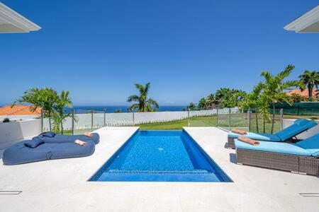 Hospitality Expert EDEN LUXE 1 Pool Beach Chef - Housity