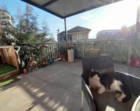Adem's Cozy Terrace Retreat - Housity