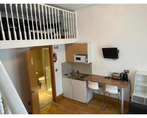 FG1- Ground Flr Flat Good for 4- Near Hyde Park - Housity