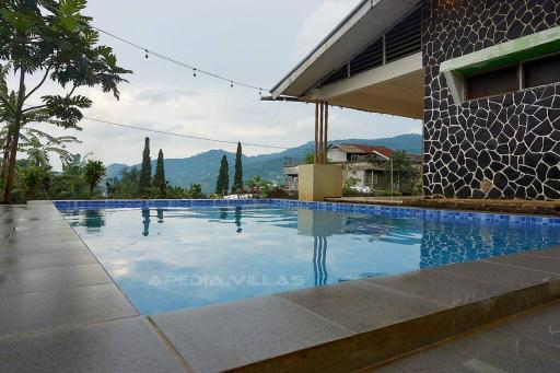 Villa DBusso Apedia, 3 BR, SP, Billiard, Karaoke - Housity