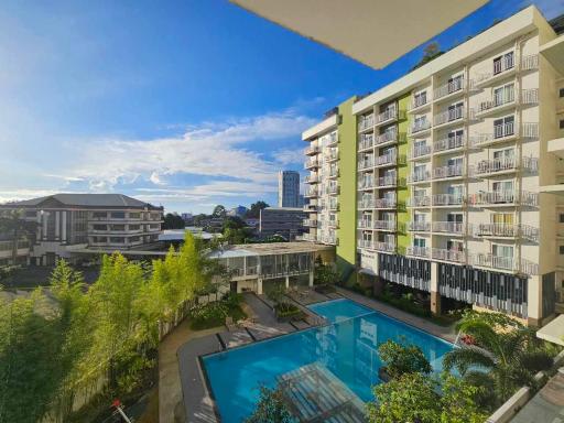 ChicHavens Door- Condo Airbnb @ Mesatierra Garden Residences - Housity