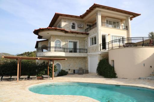 Villa Limni - Housity