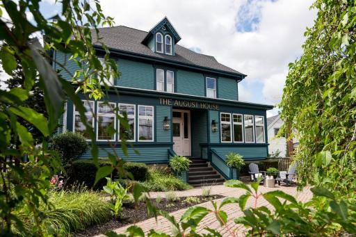 The August House - Housity