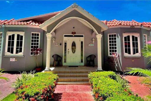 Bamboo House- (electric generator) 8 min to beach - Housity