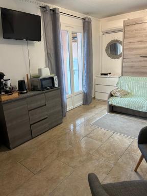 studio climatisé proche port et plages - Housity