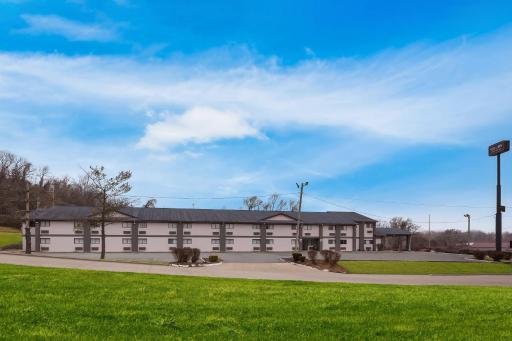 Red Lion Inn & Suites Caseyville - Housity