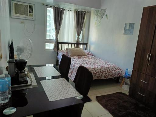Pool view studio at The Beacon, Makati - Housity