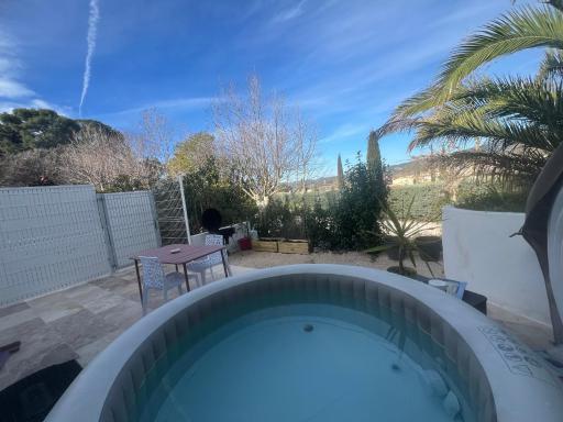 maison t2 avec jaccuzi wifi parking - Housity