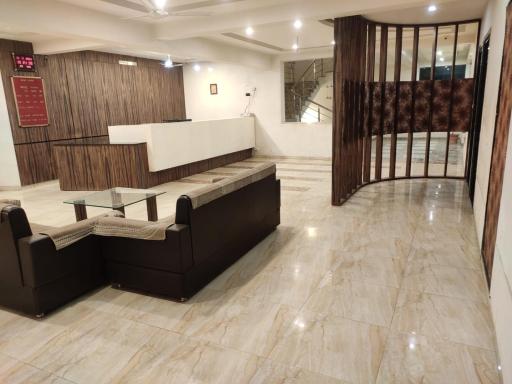 Hotel Luxura - Housity