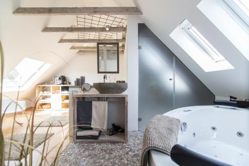 private Wellness Suiten mit Whirlpool - Housity