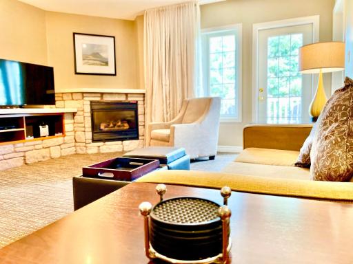 Hillside Haven: Carriage Club Resort Retreat - Housity