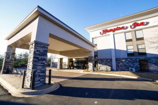 Hampton Inn Franklin, NC - Housity