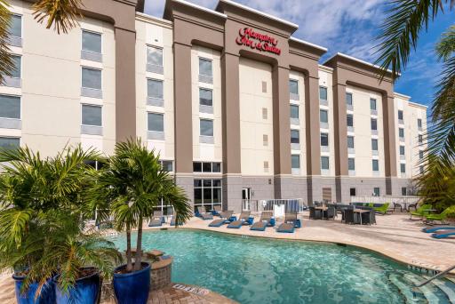 Hampton Inn & Suites Fort Myers-Colonial Boulevard - Housity