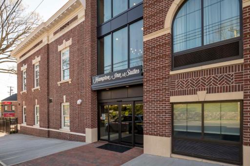 Hampton Inn & Suites Huntington Downtown, Ny - Housity