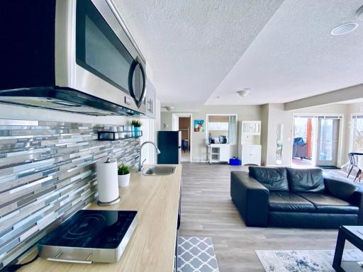 Private, Spacious, & Bright Home - Housity