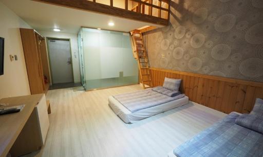 Aurora Hotel - Housity