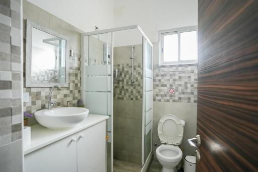 Modern Apartment Valentino GL144 - Housity