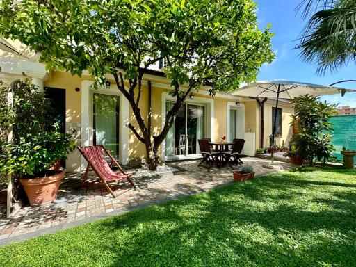Villa Angelina Holiday Homes I Casa UG I 5 minuti a piedi dal mare I Giardino I Parcheggio privato - Housity