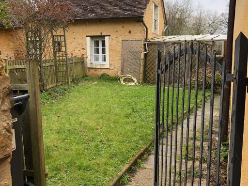 Nid Douillet pour 2 à Asnières-sur-Vègre, Petite Cité de Caractère - FR-1-410-317 - Housity